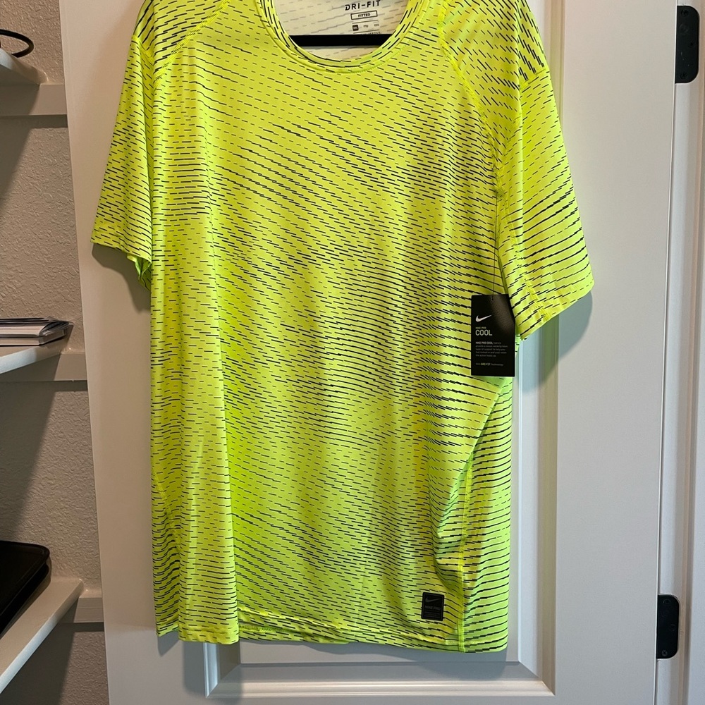 Nike pro, dry fit tee